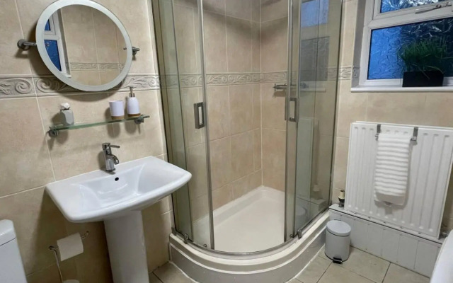 Cosy home with FREE PARKING and fast internet