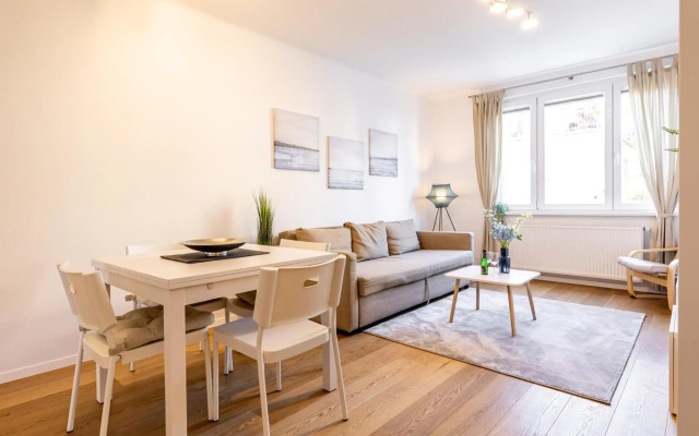 BRIGHT + CENTRAL near Belvedere by JR City Apartments