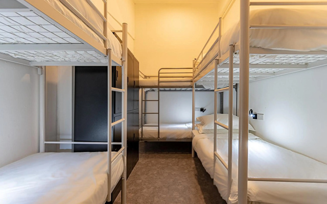 RedDoorz Hostel Near Chinatown Mrt – Guest Rooms – Singapore