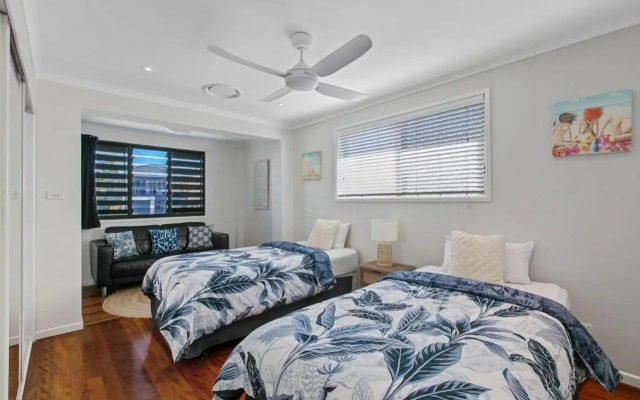 Ivy Street 7, Dicky Beach