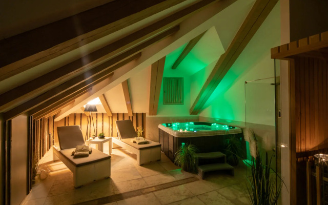 Heritage Hotel Life Palace