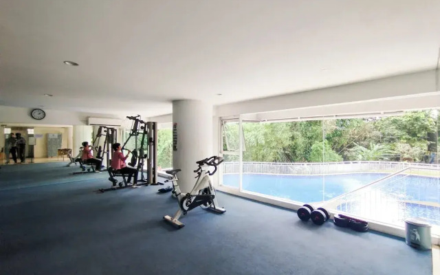 The Regal Studio At Dago Suites Apartment