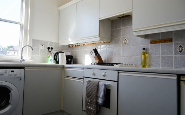 Modern 2 Bedroom Apartment in Central Edinburgh