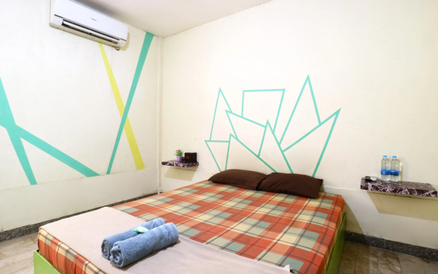 Wisma Gading Indah 1 by ZUZU – Guest Rooms – Jakarta