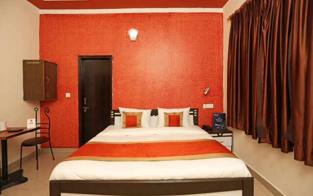 OYO 9905 Hotel Doon Star