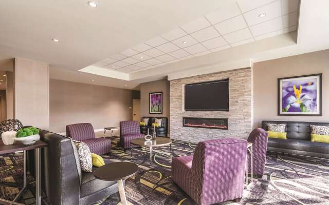 La Quinta Inn & Suites by Wyndham Cincinnati Sharonville