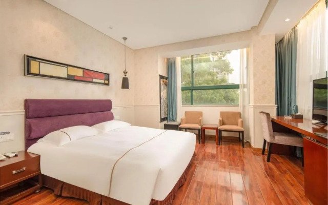 Baiheng Hotel (Yiwu International Trade City)