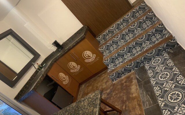 Cancún Plaza Hotel & Hostal