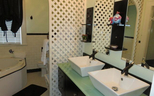 Avenue O Bed & Breakfast