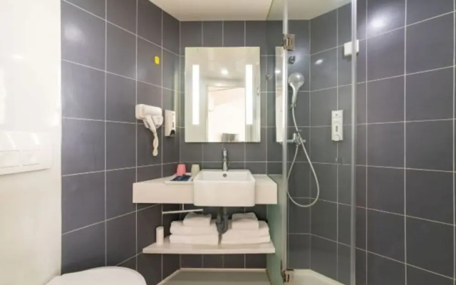 Lianjia Holiday Hotel(Jigang Senior High School)