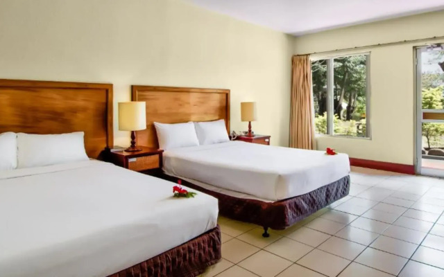 Tanoa Skylodge Hotel