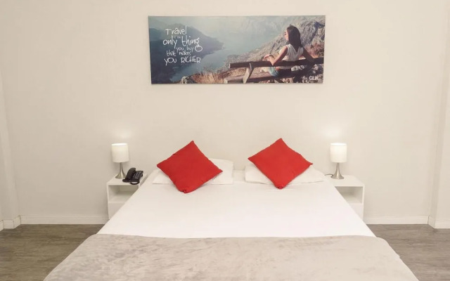 CLH SUITES Copacabana Domingos Ferreira