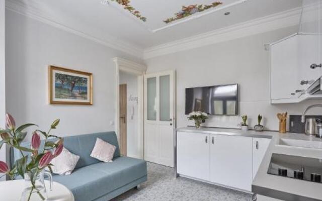 Apart House Plesia