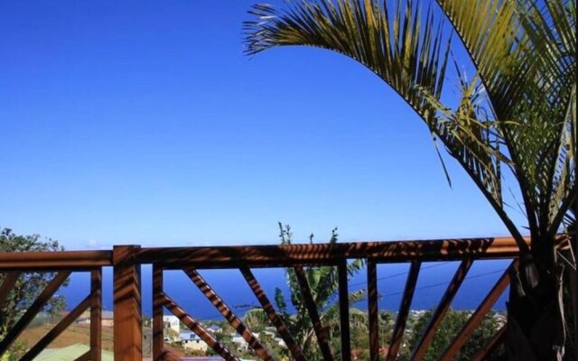 Bungalow with One Bedroom in Petite Ile, with Wonderful Sea View, Furnished Garden And Wifi - 9 Km From the Beach