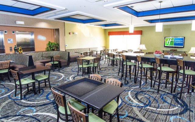 Holiday Inn Express & Suites Elkton - University Area, an IHG Hotel