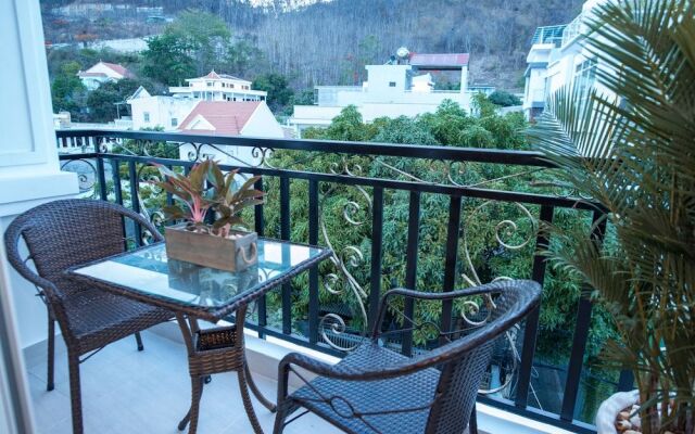 Amora Hotel  Apartment