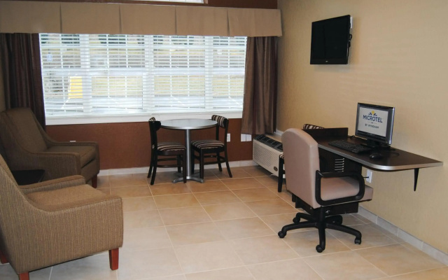 Microtel Inn By Wyndham Mineral Wells/Parkersburg