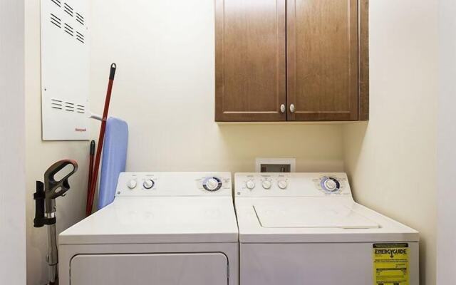Condo Contemporary 3 Bedroom Reunion