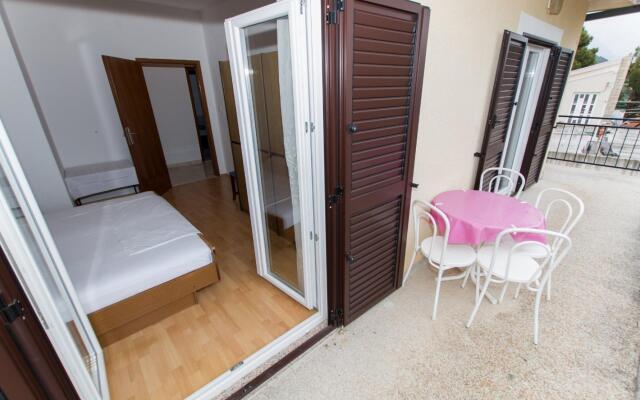 Miljko - A10(4+1) in Brela