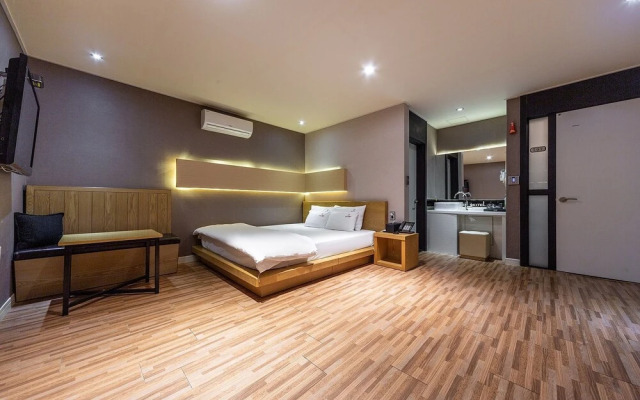 Changwon Jinhae Yongwon Zen