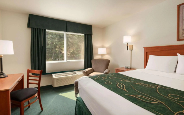 Travelodge by Wyndham Dunsmuir