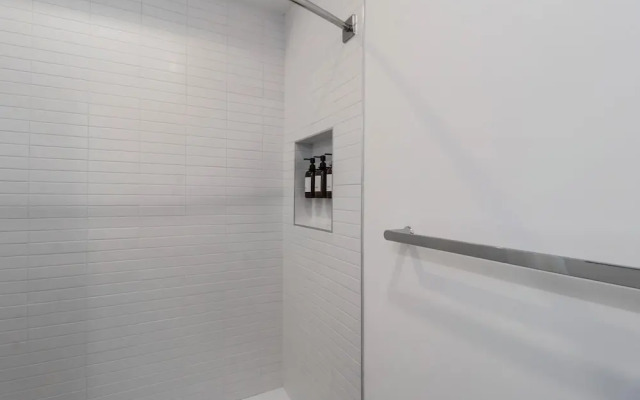 Unit 1 Stylish Studio