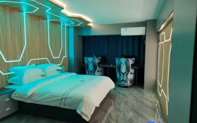 Miho Hoshi esports Hotel