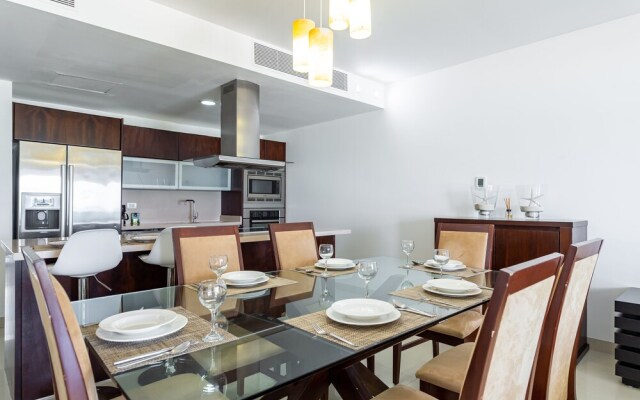 Casa Miramar 2 Bedroom Condo by Redawning