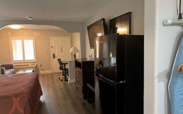 Super 8 by Wyndham Mont Belvieu/Baytown East