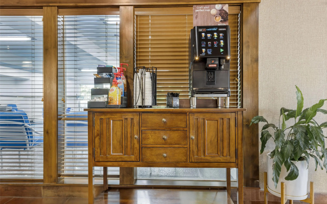 Best Western Plus Prairie Inn