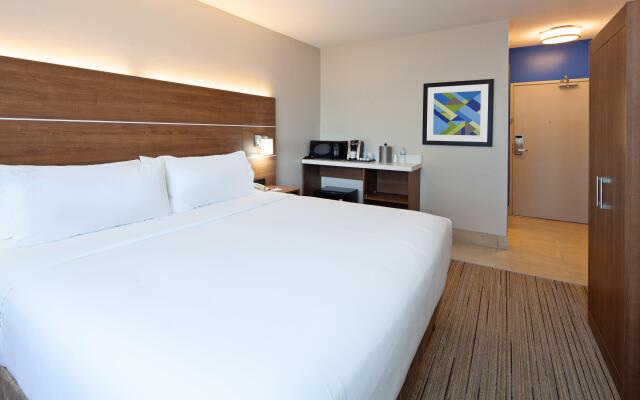 Holiday Inn Express Hotel & Suites San Diego-Escondido, an IHG Hotel