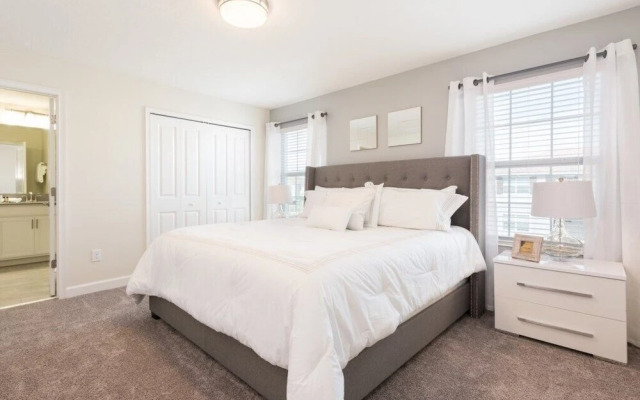 New 4 bedroom villa. Great location