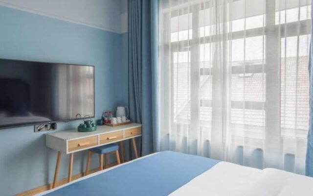 Floral Hotel Falan Small Town