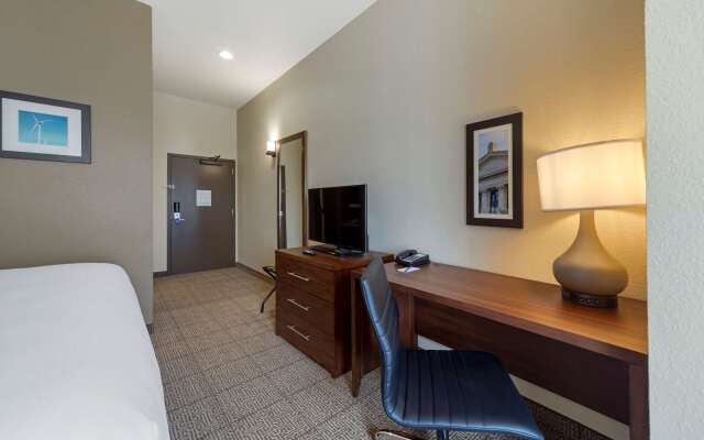 Comfort Inn & Suites Harrah