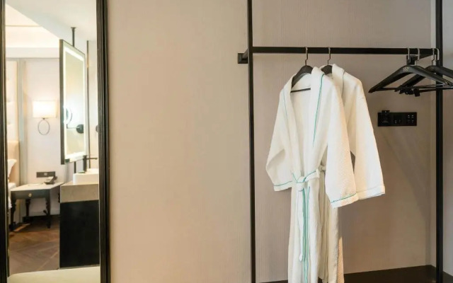 Xana Hotelle(Shenzhen futian shangmeilin subway station)