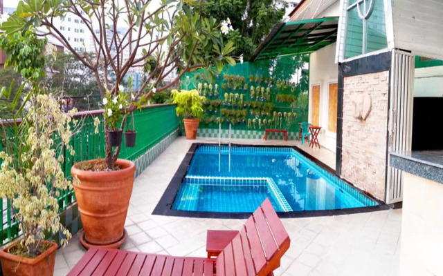 Royal Ivory Sukhumvit Nana