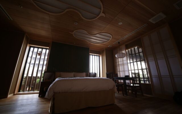 Sunrise Suites