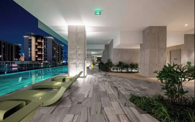 The Crest Residence Luxury by Metropole