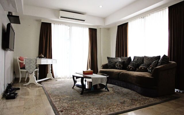 Classic Brawijaya Apartment with Pool View