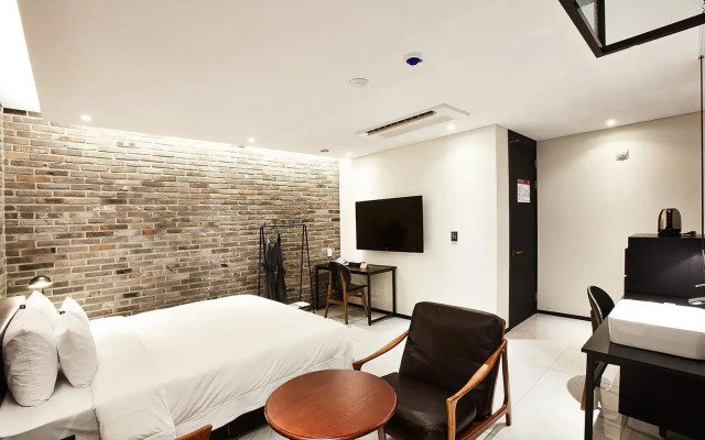 Hotel Wanted