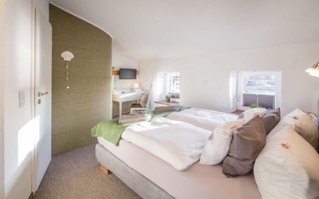 Apartment Pond View Comfortable Vacation Home