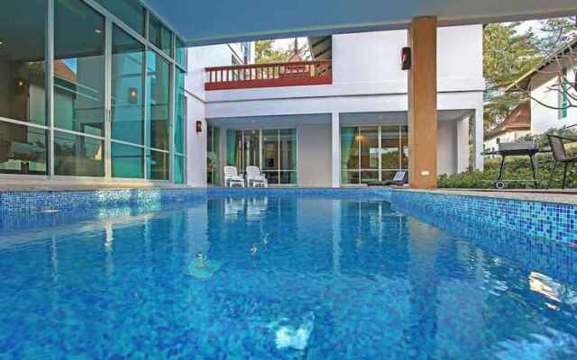 Jomtien Waree 8 - 6 Bedroom Pool Villa