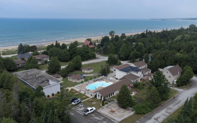 Sauble Beach Lodge