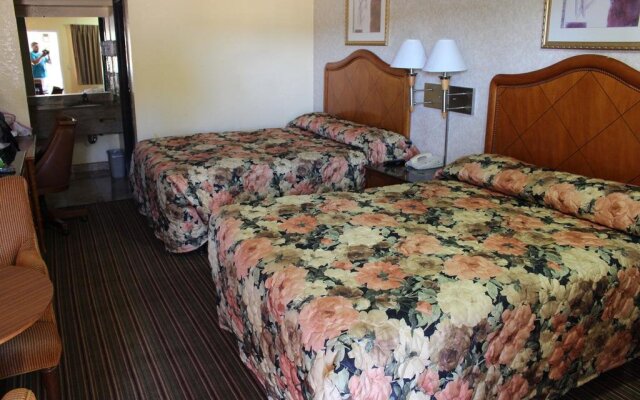 Travelers Inn
