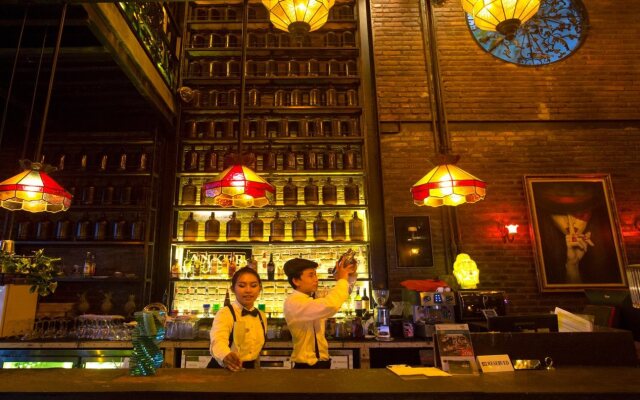 Sama Sama Suites and Restaurant