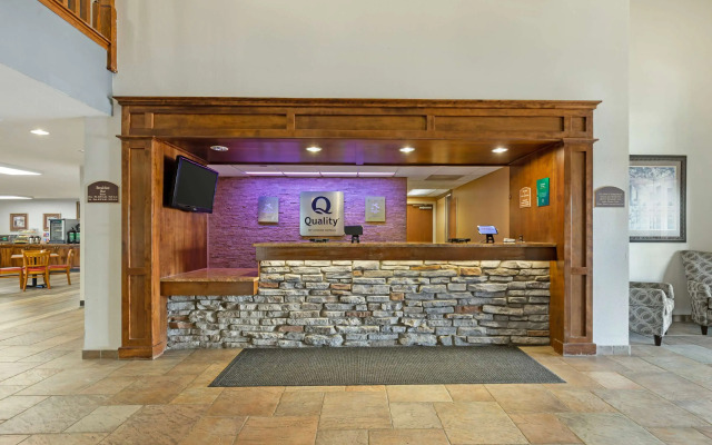 Quality Inn & Suites Fort Madison near Hwy 61