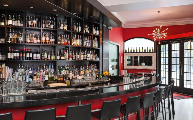Moda Hotel