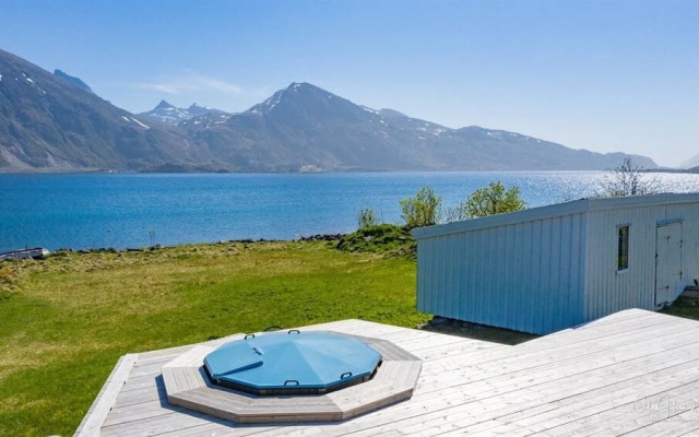 Private Cozy House by the Fjord
