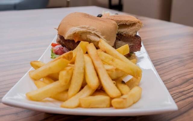 De-Lasmall Hotel and Resort Ltd