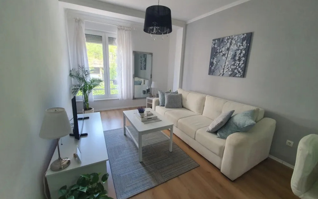 Happy Apartments